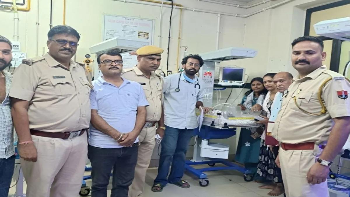Rajasthan : हाईवे किनारे मिला नवजात, युवकों ने पहुंचाया अस्पताल, हालत स्थिर