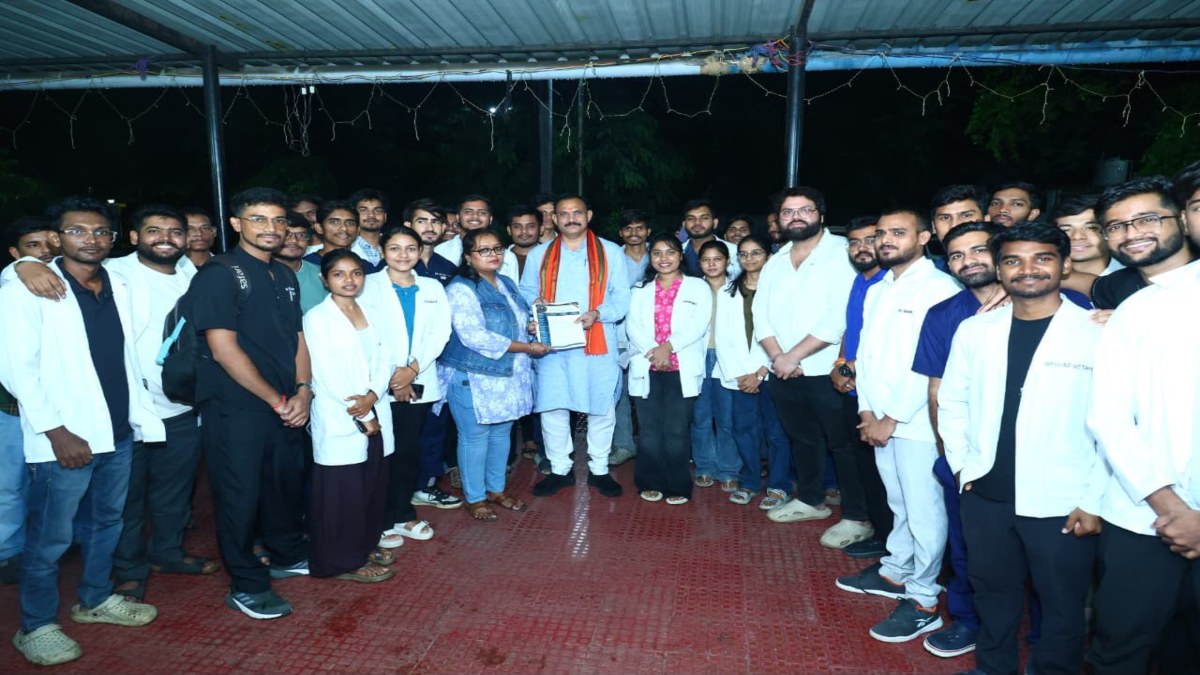 इंटर्न डॉक्टरों की हड़ताल स्थगित, अगले महीने से स्टाइपेंड बढ़कर मिलने की उम्मीद, डॉक्टरों ने कहा- समयसीमा में मांग पूरी नहीं हुई तो फिर करेंगे आंदोलन