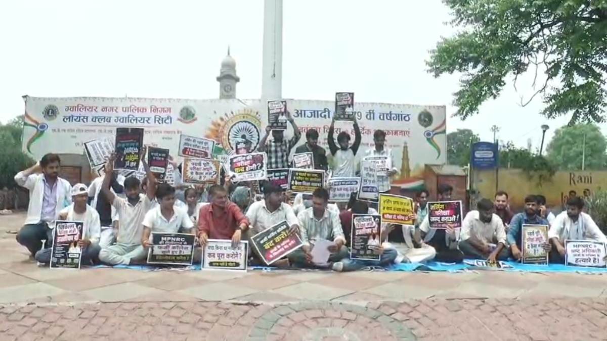 ग्वालियर में ‘नर्सिंग का जंतर-मंतर’: 3 साल का कोर्स 6 साल में भी अधूरा, आंदोलनरत छात्रों ने परीक्षा और रिजल्ट जारी करने समेत रखीं 4 मांगें