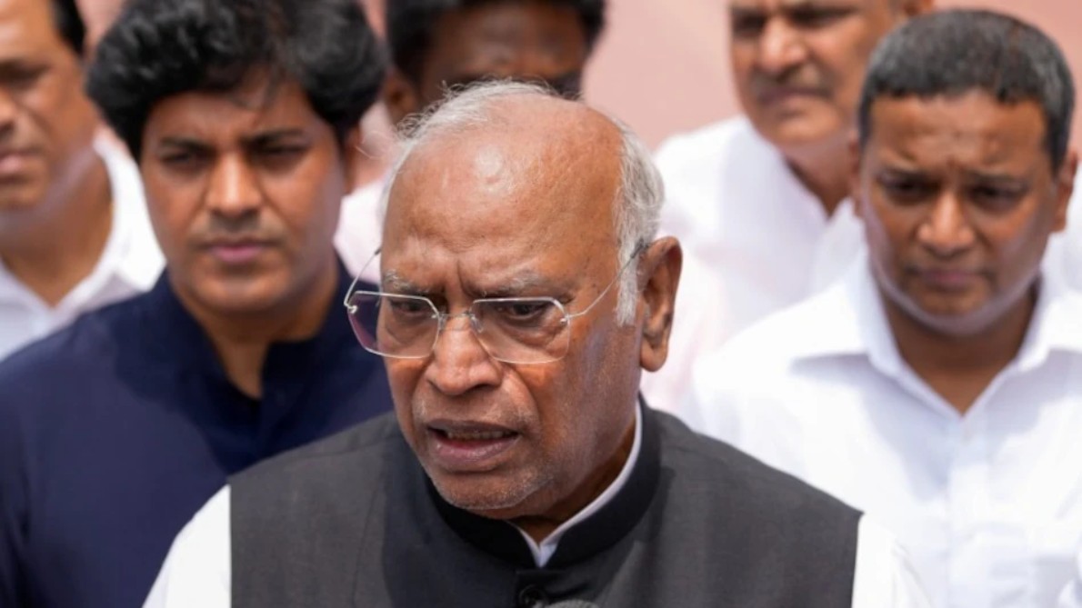 CWC की बैठक में जमकर बरसें खड़गे, अपने ही नेताओं पर शुद्धिकरण के मुद्दे पर साथ नहीं देने का लगाया आरोप