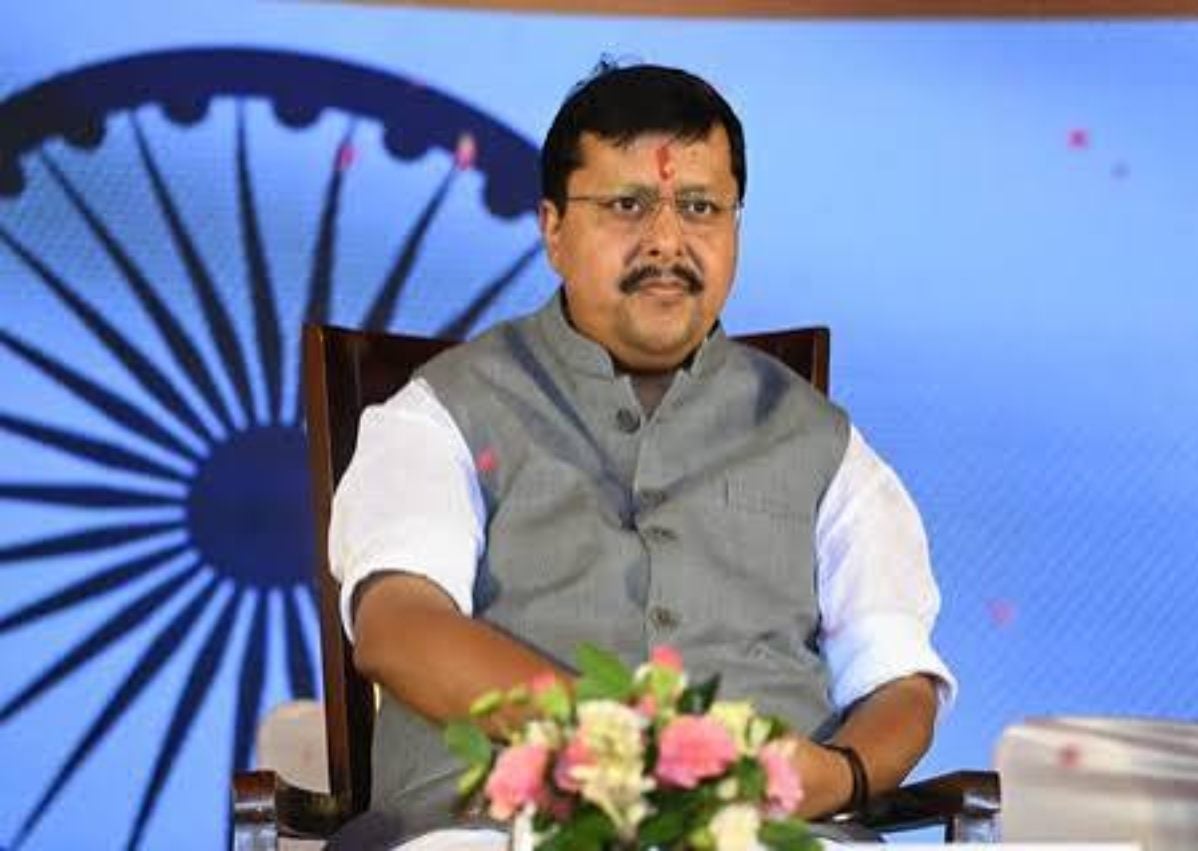 BJP राष्ट्रीय अध्यक्ष के भोजन को लेकर मचा बवाल, RJD बोली- सावन में मुर्गा-खसी चबा रहे, समझे पूरी बात