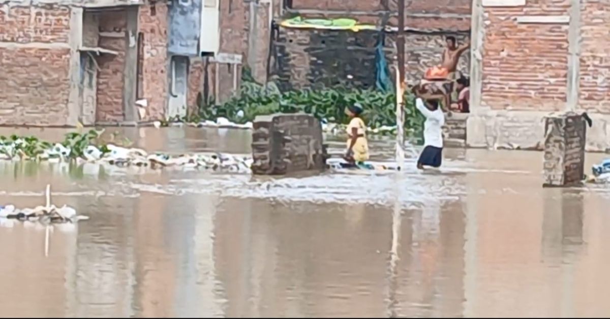 गंगा-सरयू ने बढ़ाई बलिया की चिंता, शहर के निचले इलाकों में भरा बाढ़ का पानी, खतरे के निशान से ऊपर हुआ जलस्तर