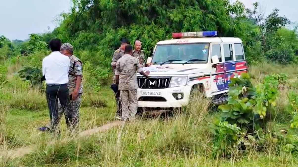 झारखंड में दो युवक की बेरहमी से हत्या कर गड्ढे में गाड़ा, मोबाइल चोरी विवाद में हत्या की आशंका