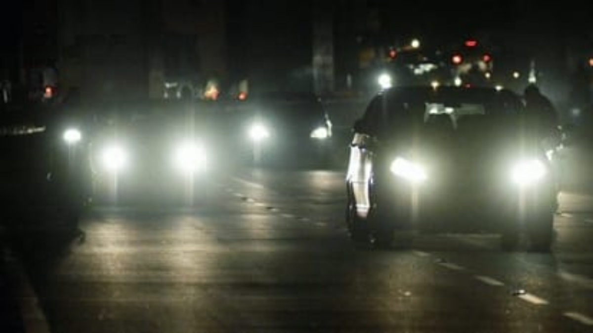 हाई-बीम के अंधेपन से मिलेगी राहत : वाहनों की Headlights पर सख्त नियम लाने की तैयारी, जानें क्या बदल जाएगा