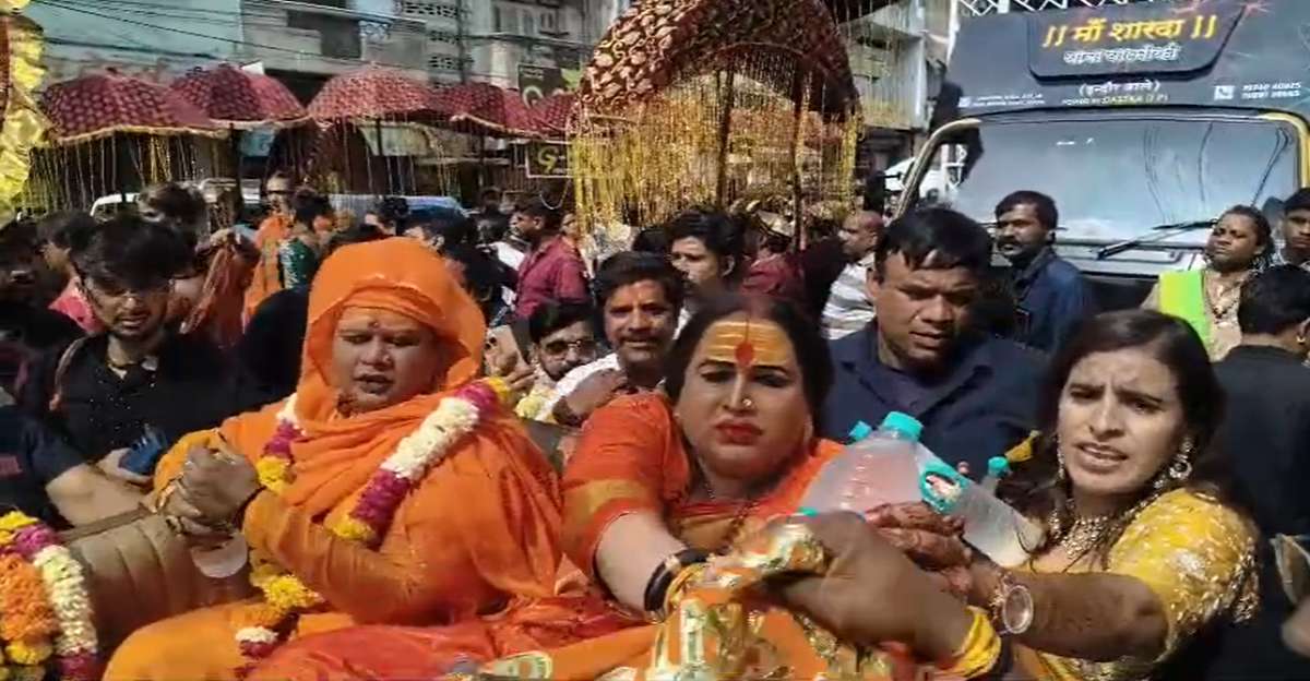 श्रावण मासः इंदौर में किन्नर समाज ने निकाली भव्य शोभायात्रा, महामंडलेश्वर लक्ष्मीनारायण हुईं शामिल