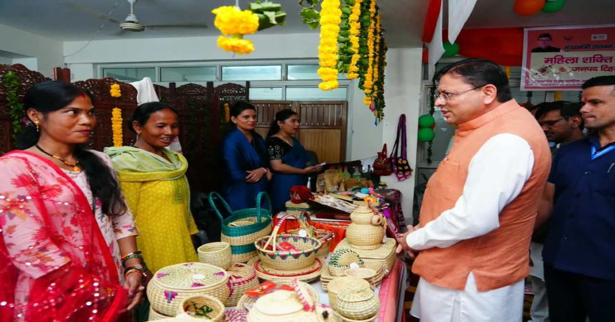 ‘वोकल फॉर लोकल’ को बढ़ावाः CM धामी ने स्वयं सहायता समूह के स्टालों से खरीदे कई उत्पाद, लोगों से की खास अपील