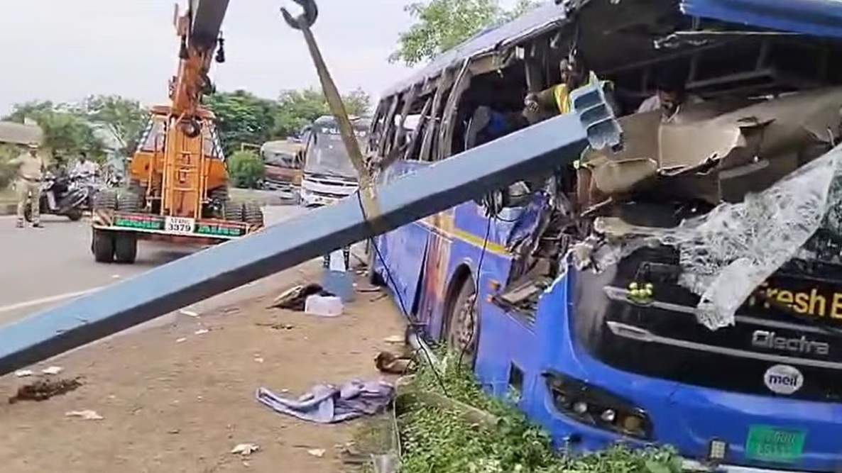 तेलंगाना में हैदराबाद से विजयवाड़ा जा रही बस की ट्रक से टक्कर में 6 की मौत, बस में 43 यात्री थे सवार