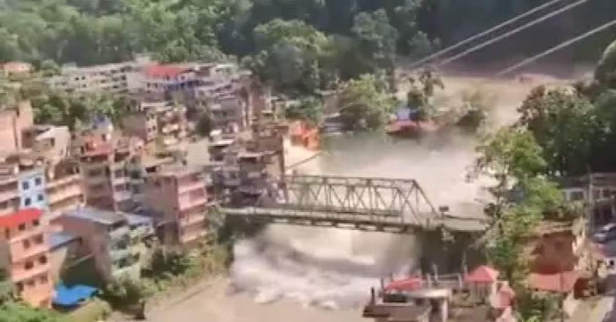 बस एक कॉल से होगी हेल्प! नेपाल में फंसे UP के लोगों  के लिए हेल्पलाइन नंबर जारी, CM योगी ने अधिकारियों को दिए अहम निर्देश