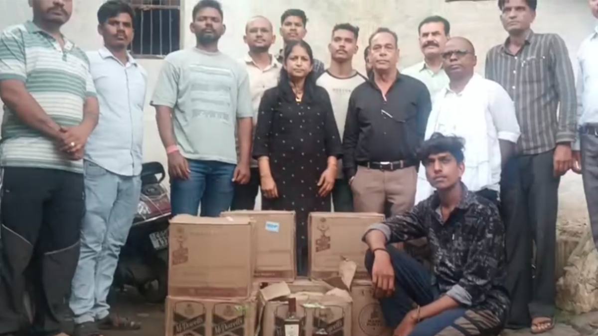 CG News: त्योहारी सीजन में आबकारी की बड़ी कार्रवाई, मकान से 10 पेटी MP निर्मित शराब जब्त, एक गिरफ्तार, मुख्य आरोपी फरार