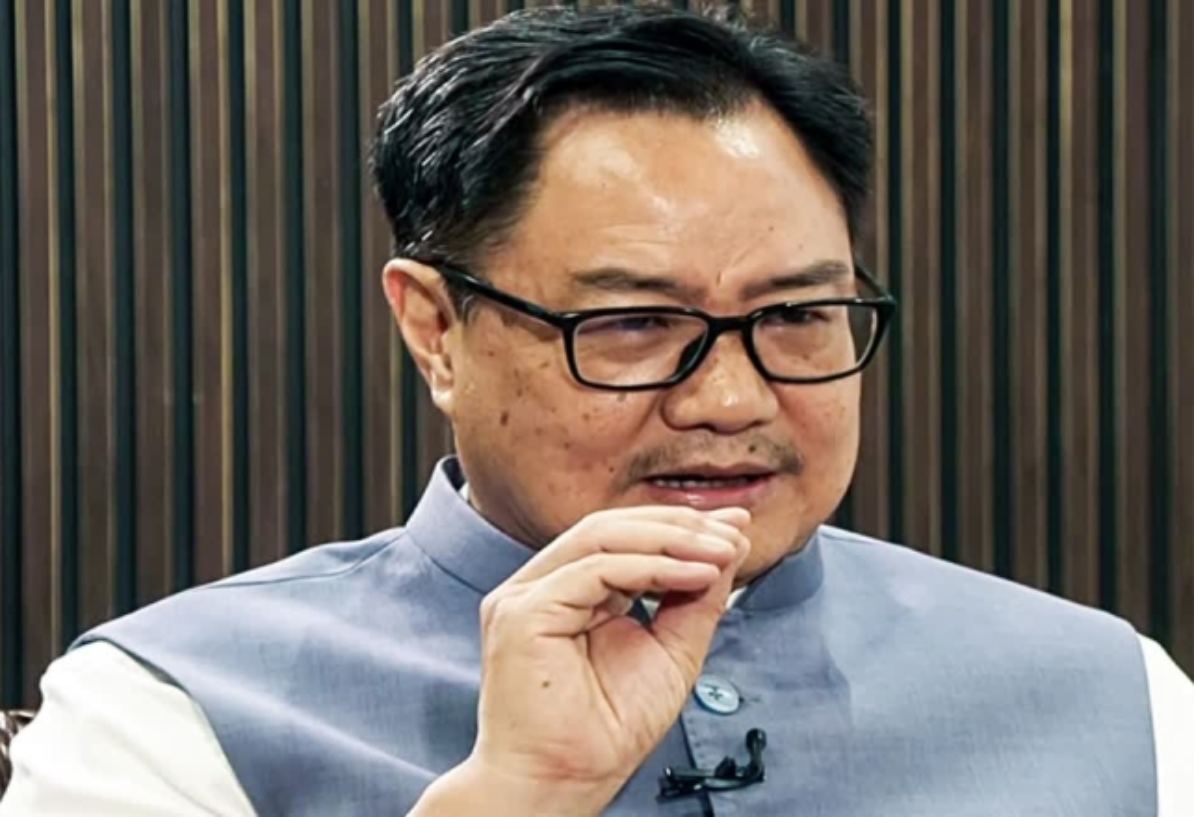न्यूयॉर्क में तिरंगे के अपमान पर भड़के रिजिजू, वीडियो पोस्ट कर दी चेतावनी, कहा- देश और झंडे का अपमान महंगा पड़ेगा