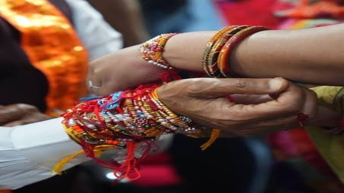 रक्षाबंधन पर बांधी गई राखी को कब करना चाहिए विसर्जित, छत्तीसगढ़ में रक्षा सूत्र को लेकर क्या है लोक परंपरा …