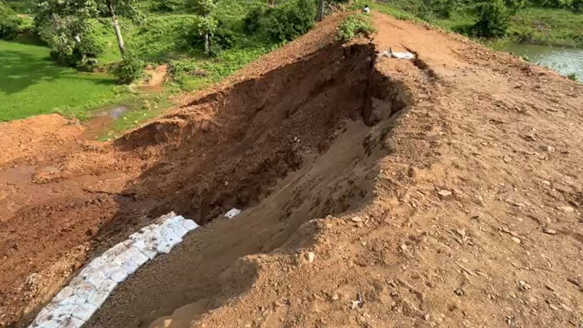 162 एकड़ फसल पर मंडरा रहा खतरा : 2.68 करोड़ की लागत से बांध की मरम्मत, तीन माह बाद पहली बारिश में बहने लगी तटबंध की मिट्टी