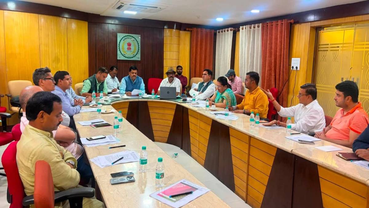 फार्मेसी काउंसिल की बैठक रही हंगामेदार: फार्मासिस्ट अभिषेक चंदा का निलंबन बहाल, पक्षपात के आरोपों के बीच रजिस्ट्रार पर बैठक छोड़कर जाने का आरोप