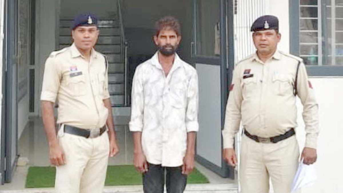 CG Crime : दाढ़ी नहीं बनाई तो सेलून संचालक पर चाकू से किया हमला, पुलिस के हत्थे चढ़ा आरोपी