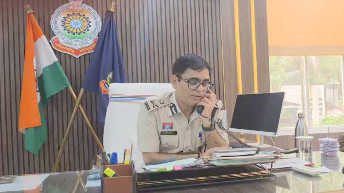 IPS पर 1 करोड़ रिश्वत मांगने का आरोप, IG ने कहा- जांच प्रभावित न हो इसलिए ASI और आरक्षक लाइन अटैच, विवेचना जारी