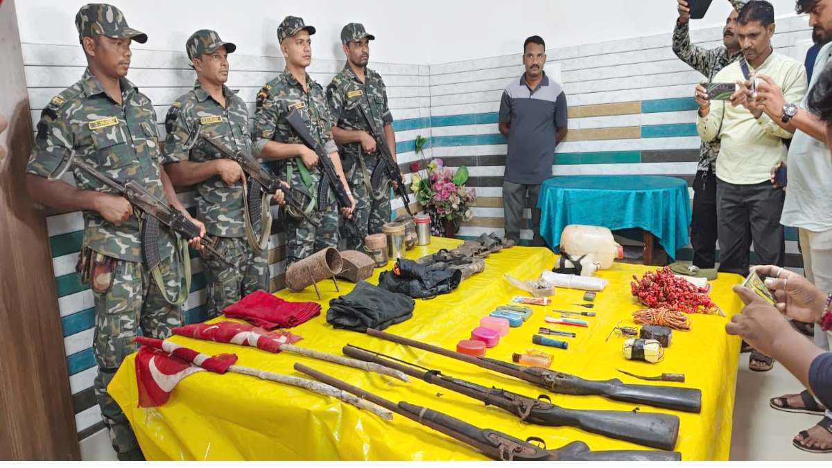 ओडिशा-छत्तीसगढ़ सीमा पर माओवादियों का बड़ा डंप बरामद, भारी मात्रा में हथियार और विस्फोटक जब्त