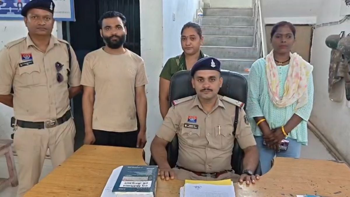 CG Crime News: शादी का झांसा देकर दैहिक शोषण और नौकरी लगाने के नाम पर लाखों की ठगी, मेट्रिमोनियल साइट चलाने वाला आरोपी पत्नी के साथ दिल्ली से गिरफ्तार