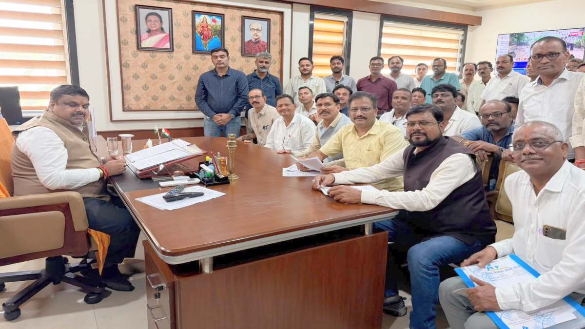 TET का मसला सेट : शिक्षक संघ को मंत्री का आश्वासन, शिक्षकों की नहीं जाएगी नौकरी, पर देनी होगी विभागीय परीक्षा !
