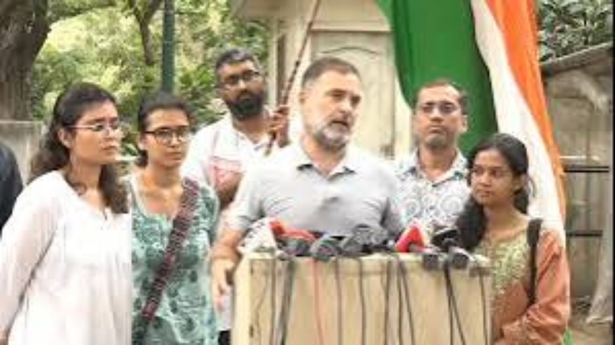 जंतर-मंतर प्रदर्शनकारियों के साथ राहुल की प्रेस कॉन्फ्रेंस, कहा- ‘माफी मांगने की जरूरत नहीं’