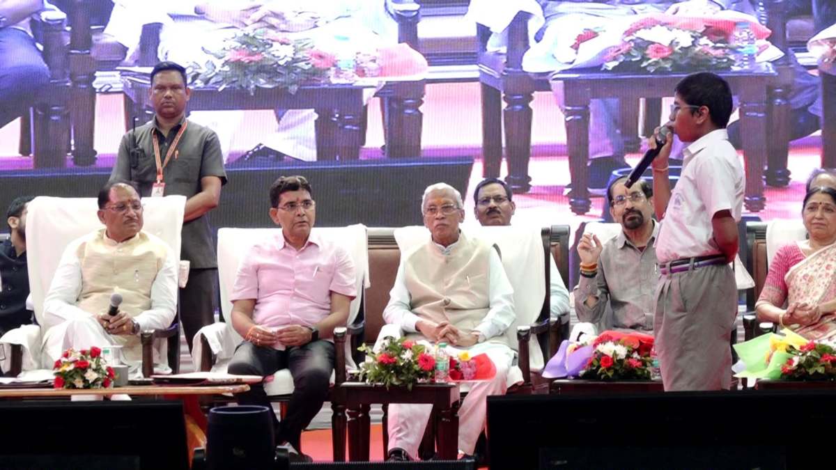 अटल उत्कृष्ट शिक्षा योजना : CM साय ने मेधावी श्रमिक बच्चों का किया सम्मान, 39 करोड़ रुपये खातों में ट्रांसफर
