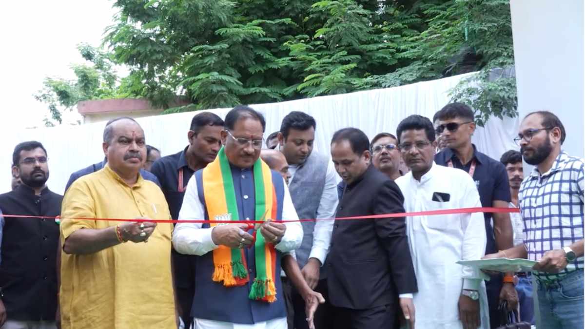 सीएम साय ने किया स्वतंत्रता सेनानियों की प्रदर्शनी का शुभारंभ, टाउन हॉल और शहीद स्मारक के रेनोवेशन के लिए 50-50 लाख की घोषणा