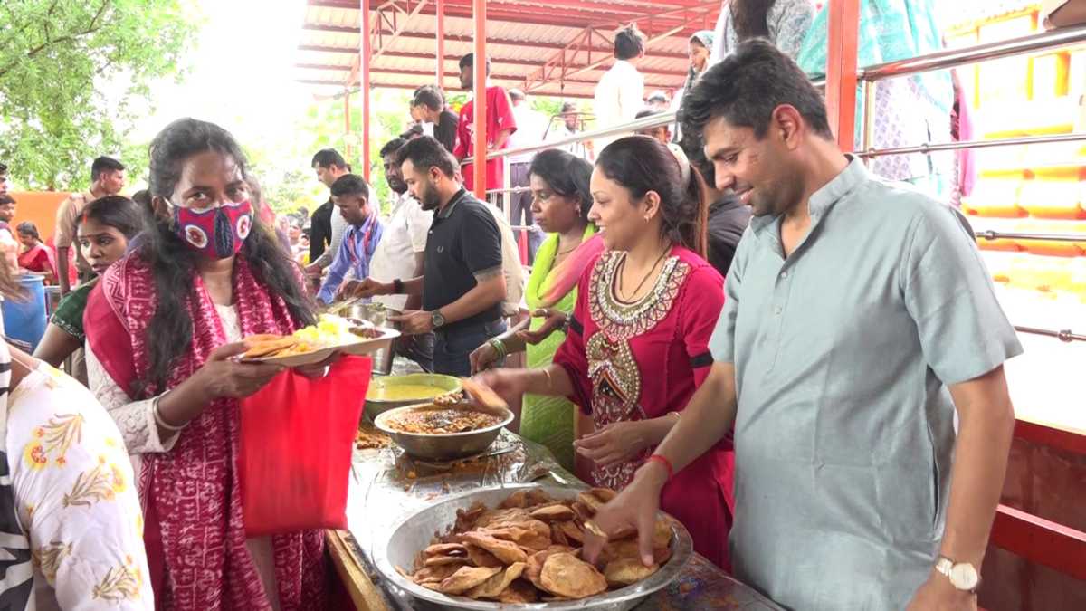 सावन का पहला सोमवार : हटकेश्वर नाथ मंदिर में उमड़ा आस्था का सैलाब, महाभंडारे में भक्तों ने किया प्रसाद ग्रहण