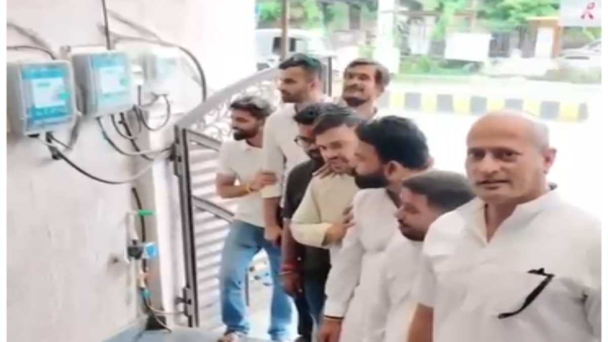 ट्रेंडिंग गाने पर कांग्रेस नेताओं ने बनाया वीडियो, स्मार्ट मीटर को लेकर सरकार पर साधा निशाना