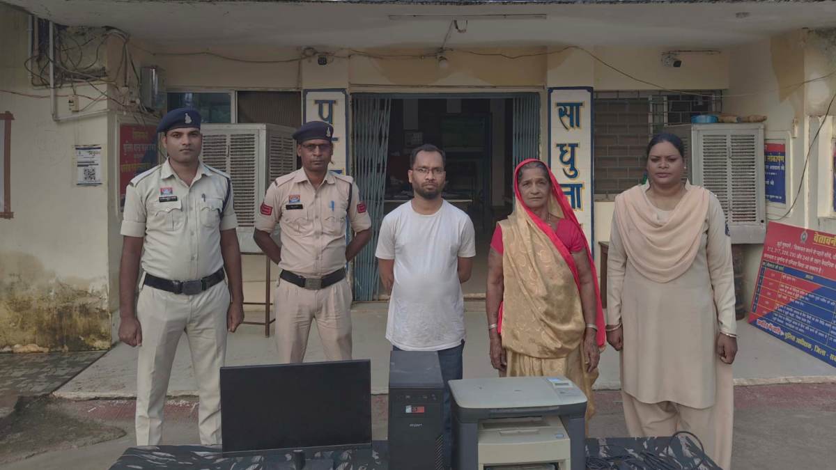 धान खरीदी में 1.31 करोड़ का घोटाला: समिति प्रबंधक दो महीने बाद गिरफ्तार, DM पर लगाए गंभीर आरोप, कलेक्टर ने कहा- एक तो चोरी, ऊपर से सीना जोरी