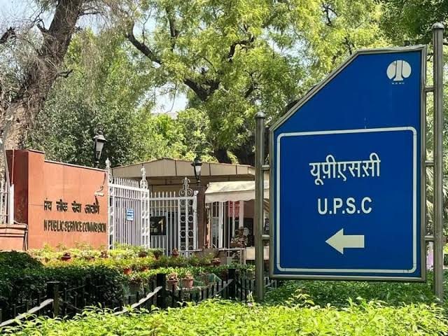 सवालों के घेरे में अब UPSC : प्रील‍िम्स के 8 ‘डिफेक्ट‍िव’ सवालों को लेकर CAT में लगी याचिका ; जारी हुआ नोटिस