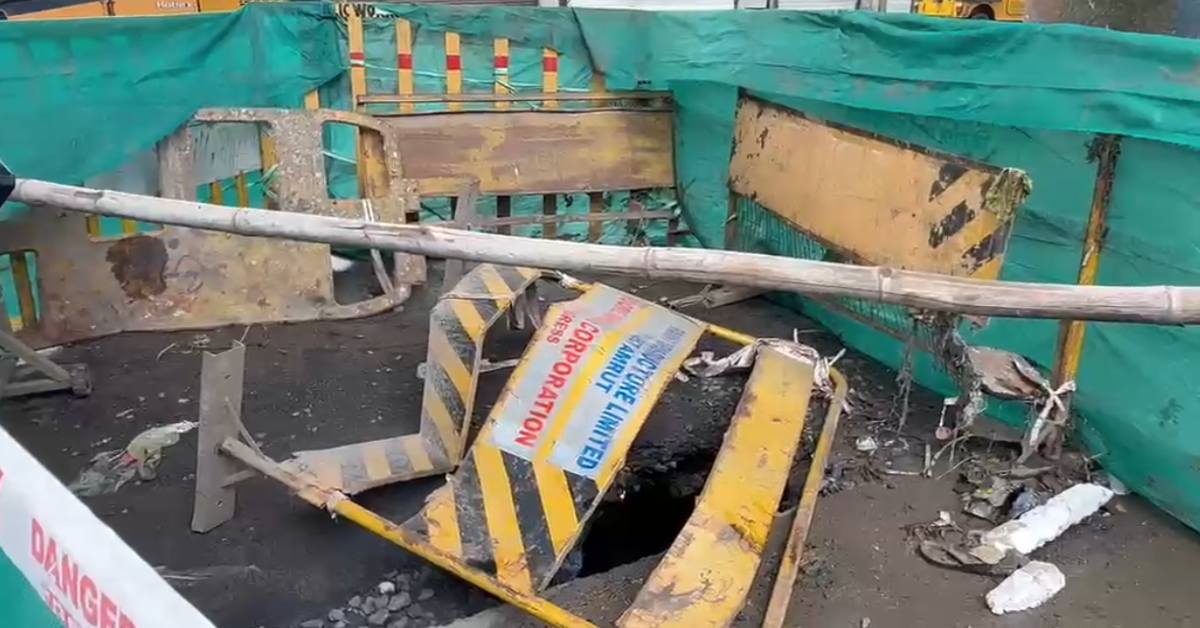 इंदौर में अचानक धंसी सड़क, 20 फीट गहरा गड्ढा… आखिर जिम्मेदार कौन?