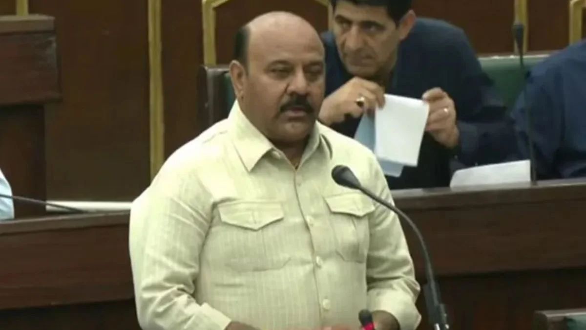 ED Action in J&K: डिप्टी CM सुरिंदर चौधरी के भाई विजय चौधरी पर मनी लॉन्ड्रिंग का केस, कार्रवाई पर उठाए सवाल