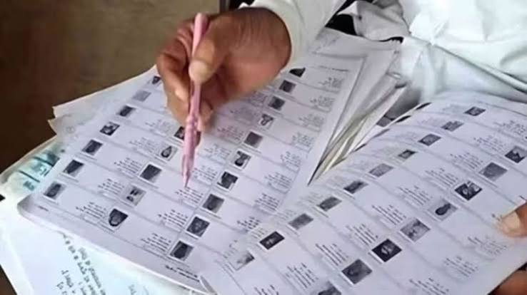 वोटर लिस्ट में नाम नहीं? आज और कल आखिरी मौका, बूथ पर पहुंचकर भरें Form-6