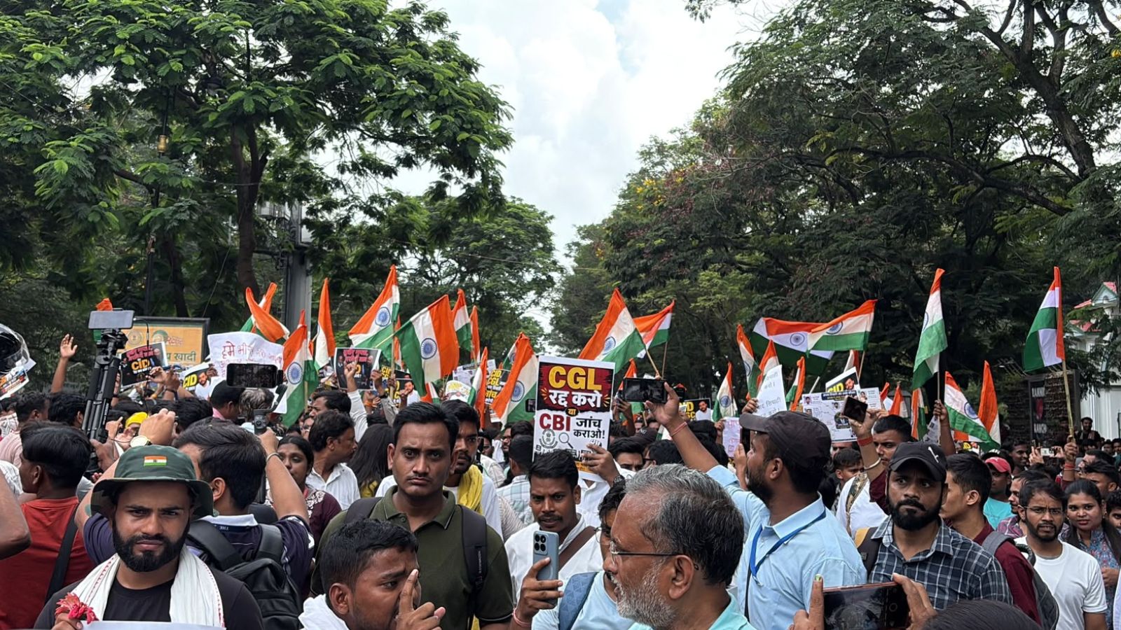 JPSC-JSSC आंदोलन LIVE: वाटर कैनन की बौछार के बीच छात्रों का अनोखा प्रदर्शन, रेन डांस करते आए नजर