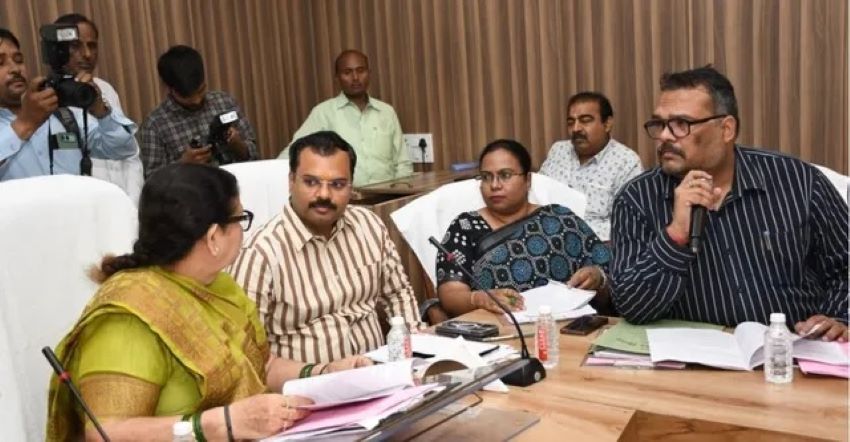 ‘जब अफसर नहीं सुनते तो मेरी क्या जरूरत?’… भरी बैठक छोड़ पैदल निकल गईं कानपुर की मेयर