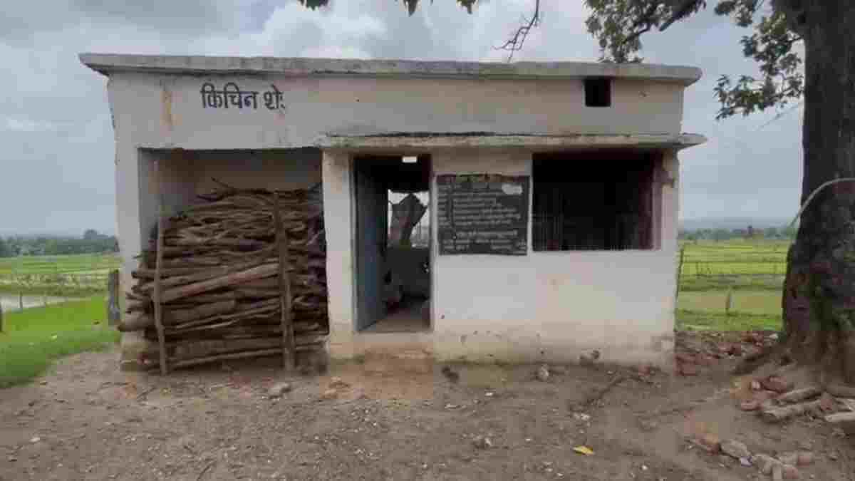 पैसा पूरा लेकिन काम अधूरा: भ्रष्टाचार की भेंट चढ़ गया स्कूल, तत्कालीन पंचायत सचिव पर ढाई लाख के गबन के आरोप