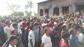 ‘हमारे बेटे को वापस लाओ!’ कुशीनगर में मासूम की मौत पर भड़का भयंकर गुस्सा, कॉलेज बना जंग का मैदान