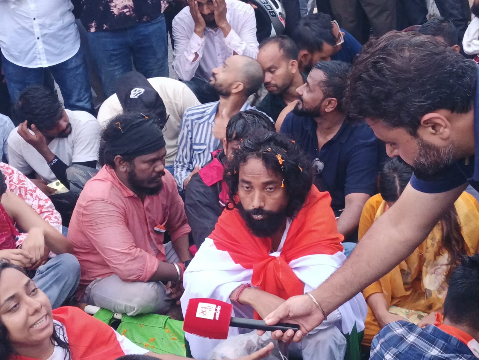JPSC-JSSC PROTEST LIVE: विधानसभा के मुख्य द्वार पर डटे देवेंद्र महतो, बोले- मांगें नहीं मानी तो यहीं देंगे धरना