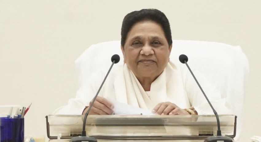 मायावती की युवाओं से अपील, सत्ता-विपक्ष की राजनीतिक लड़ाई से रहें दूर; बसपा के साथ आने का आह्वान