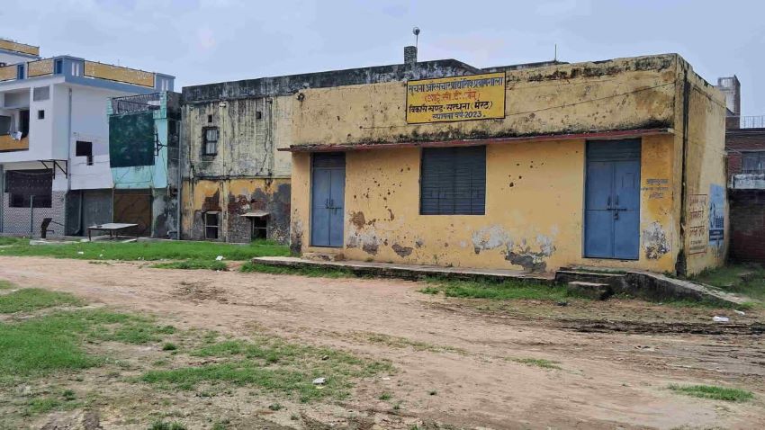 बदहाल स्कूल की पोल खोली तो सलाखों के पीछे भेजा; जमानत मिलते ही कानून के छात्रों ने खोला मोर्चा