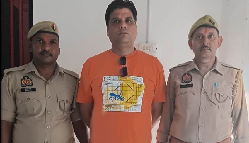 सोशल मीडिया पर लिखा विवादित पोस्ट, इधर बजी पुलिस की सायरन! CM योगी पर टिप्पणी करने वाला गिरफ्तार