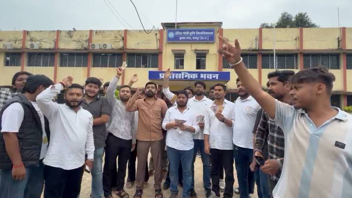 कृषि विश्वविद्यालय पेपर लीक पर एनएसयूआई का प्रदर्शन, जिम्मेदारों का मांगा इस्तीफा…