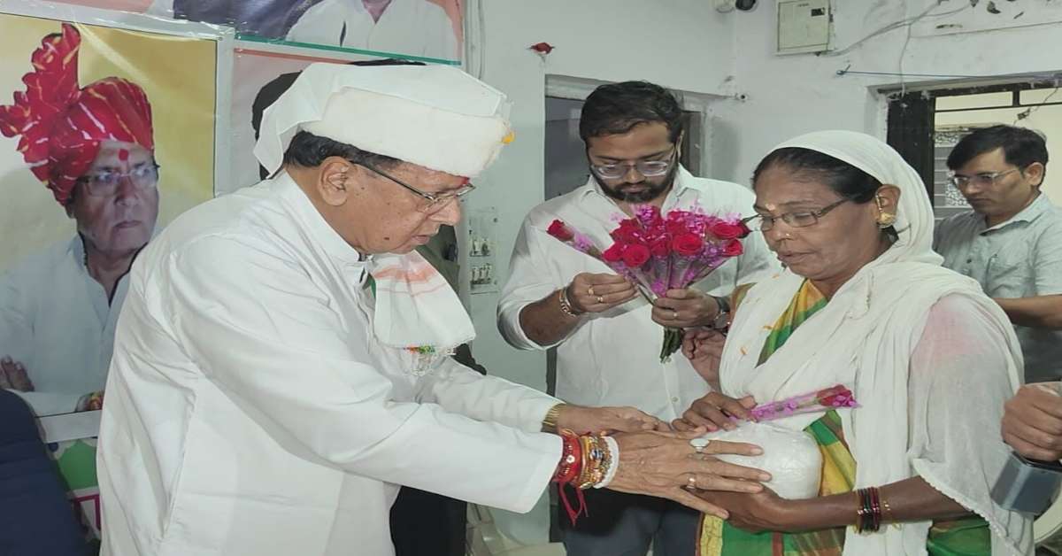 राखी पर बहनों को दी शक्कर! पूर्व मंत्री पीसी शर्मा का सरकार पर तंज, बोले- ‘मंत्रियों को क्या पता गरीबी क्या होती है’