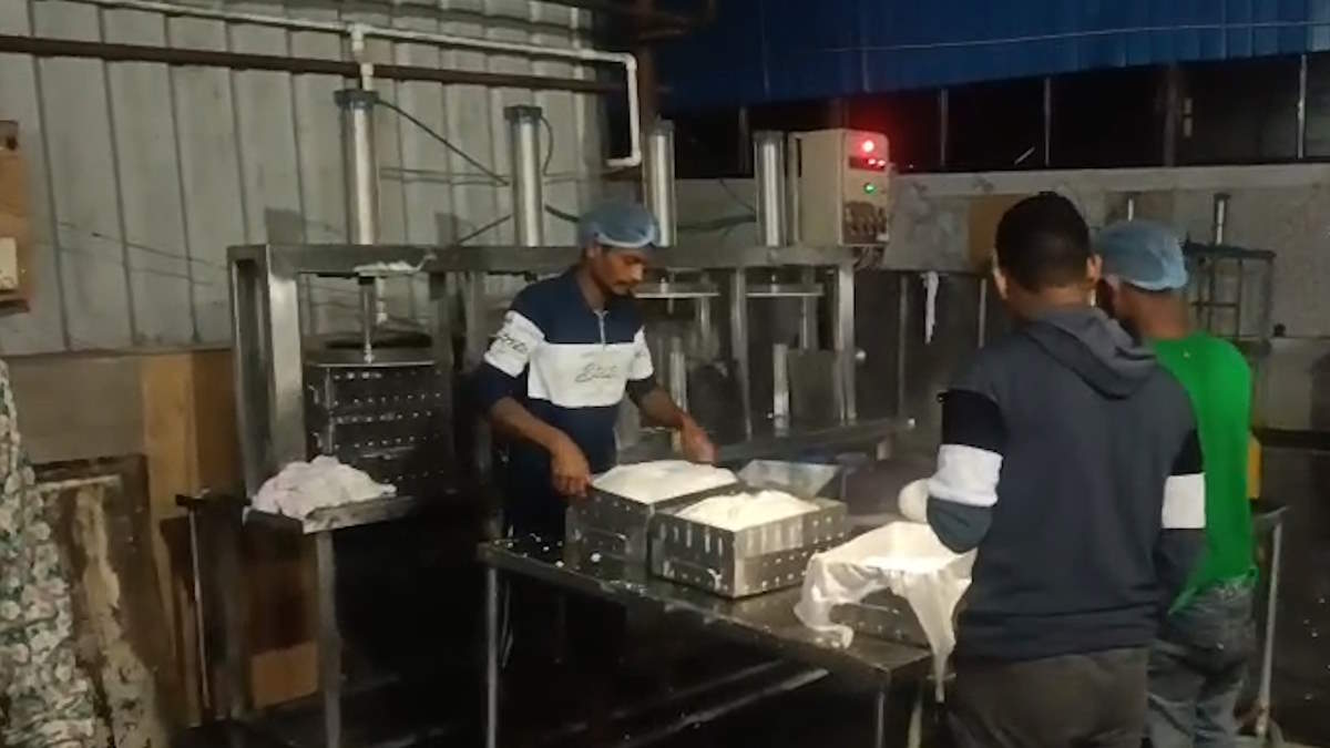 वैद्य फूड प्रोडक्ट पर खाद्य विभाग ने देर रात मारा छापा, 300 किग्रा पनीर किया सील, जांच के बाद होगी कार्रवाई