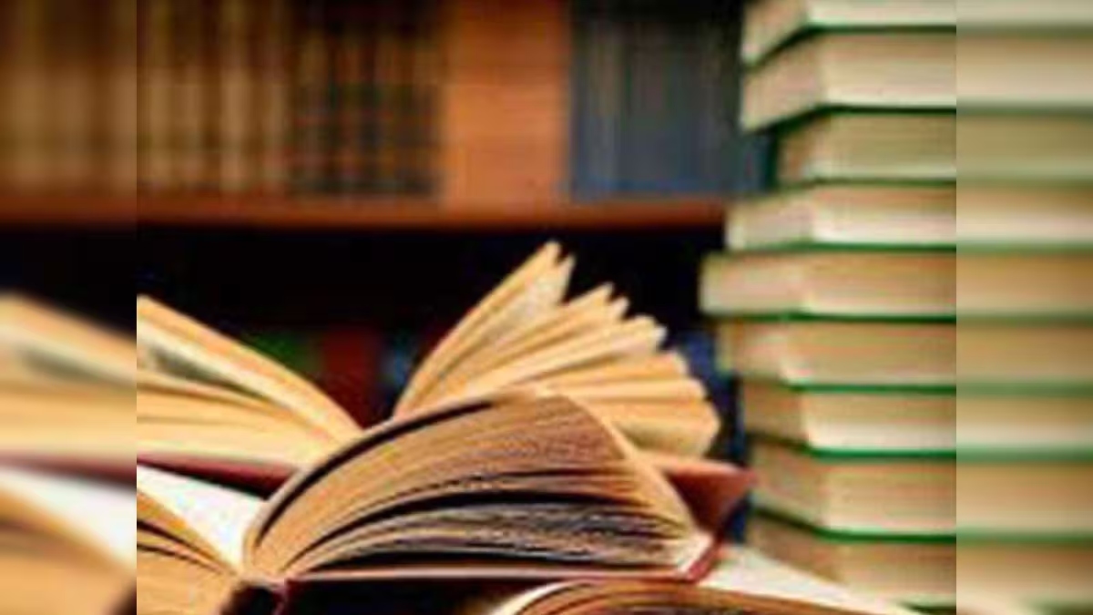 त्रुटिपूर्ण पाठ्यपुस्तकों पर विवाद: 3 महीने बाद भी नहीं मिली नई किताबें, आगामी परीक्षाओं को लेकर छात्र चिंतित