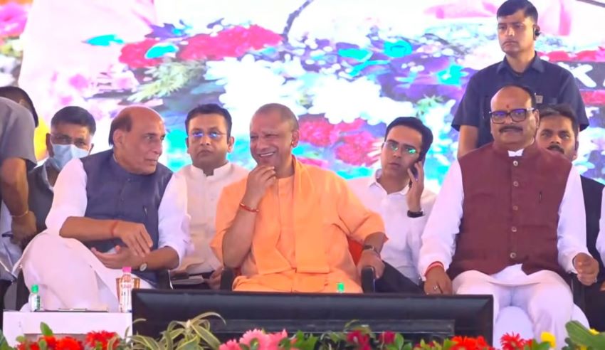 ‘अब दुनिया कान खोलकर सुनती है भारत की बात’ राजनाथ सिंह का विरोधियों और दुनिया को कड़ा संदेश