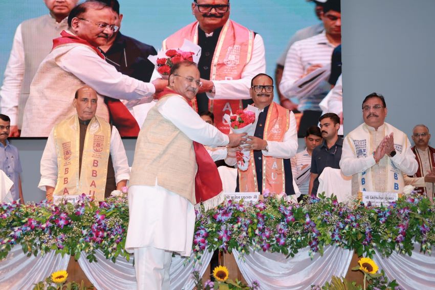 आज जो भारत बोलता है, दुनिया उसे कान खोलकर सुनती है : राजनाथ सिंह