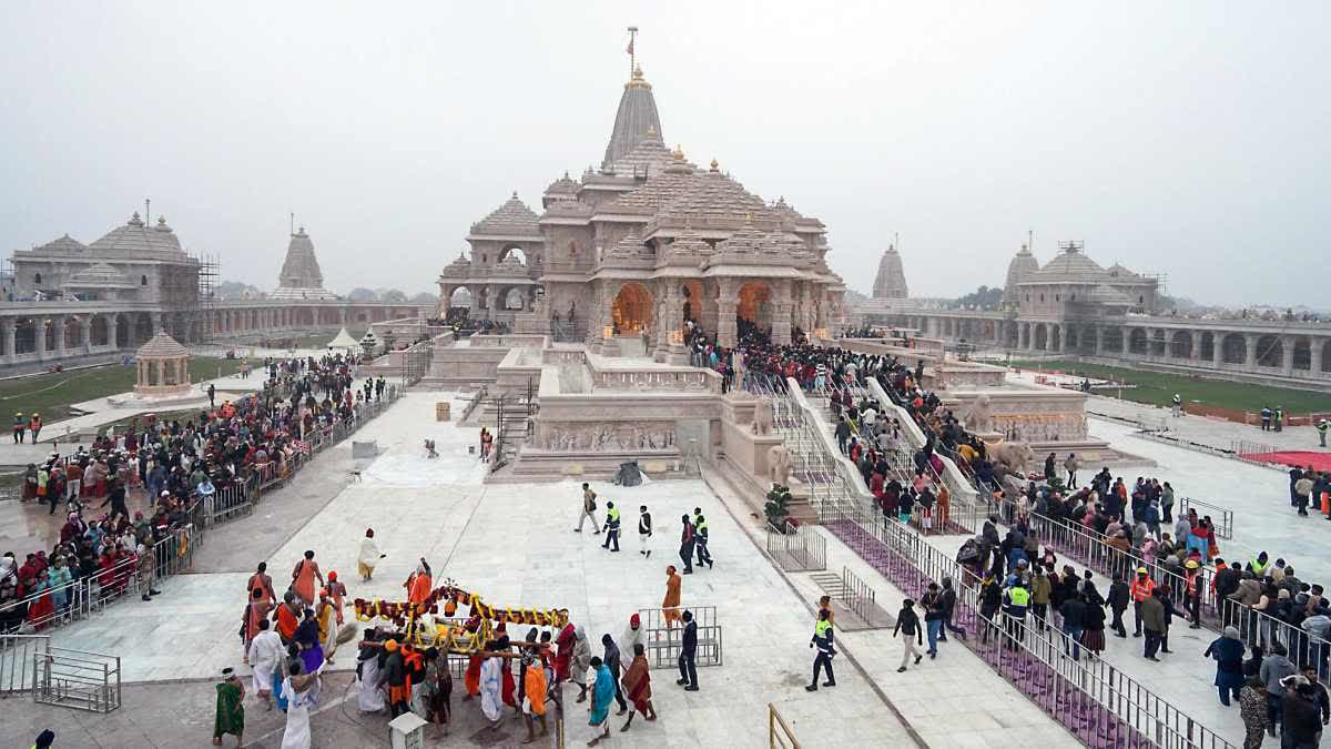 अयोध्या से बड़ी खबर: राम जन्मभूमि ट्रस्ट से हटाए गए 2 प्रमुख कर्मचारी, एंट्री बैन के बाद मचा हड़कंप