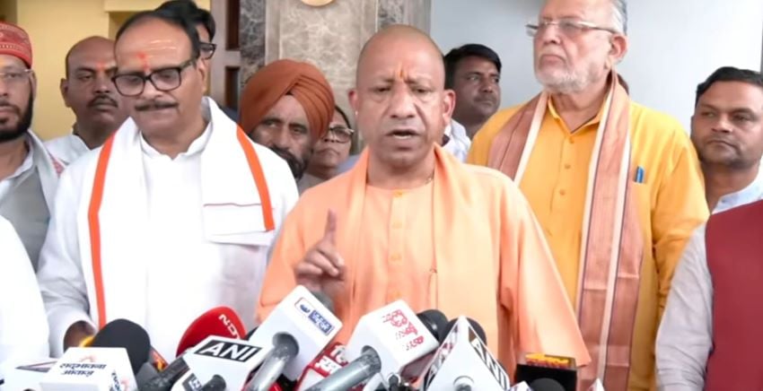 राम मंदिर चढ़ावा विवाद: सपा-कांग्रेस पर भड़के CM योगी, बोले- “सनातन और यूपी को बदनाम करने की साज़िश”
