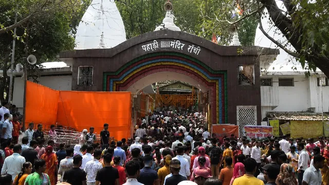 सावन की अंतिम सोमवारी पर पहाड़ी मंदिर में उमड़ा आस्था का सैलाब, सुरक्षा में तैनात 1000 अतिरिक्त जवान