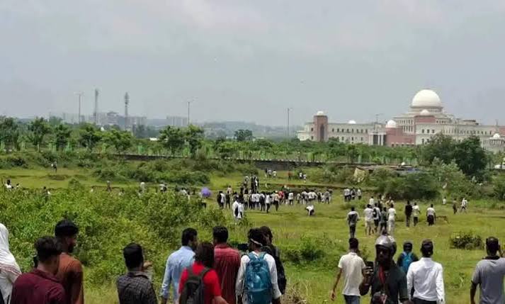 JPSC-JSSC छात्र आंदोलन ने लिया उग्र रूप: बैरिकेडिंग तोड़ विधानसभा के करीब पहुंचे प्रदर्शनकारी,चार राउंड हवाई फायरिंग, लाठीचार्ज का भी आरोप